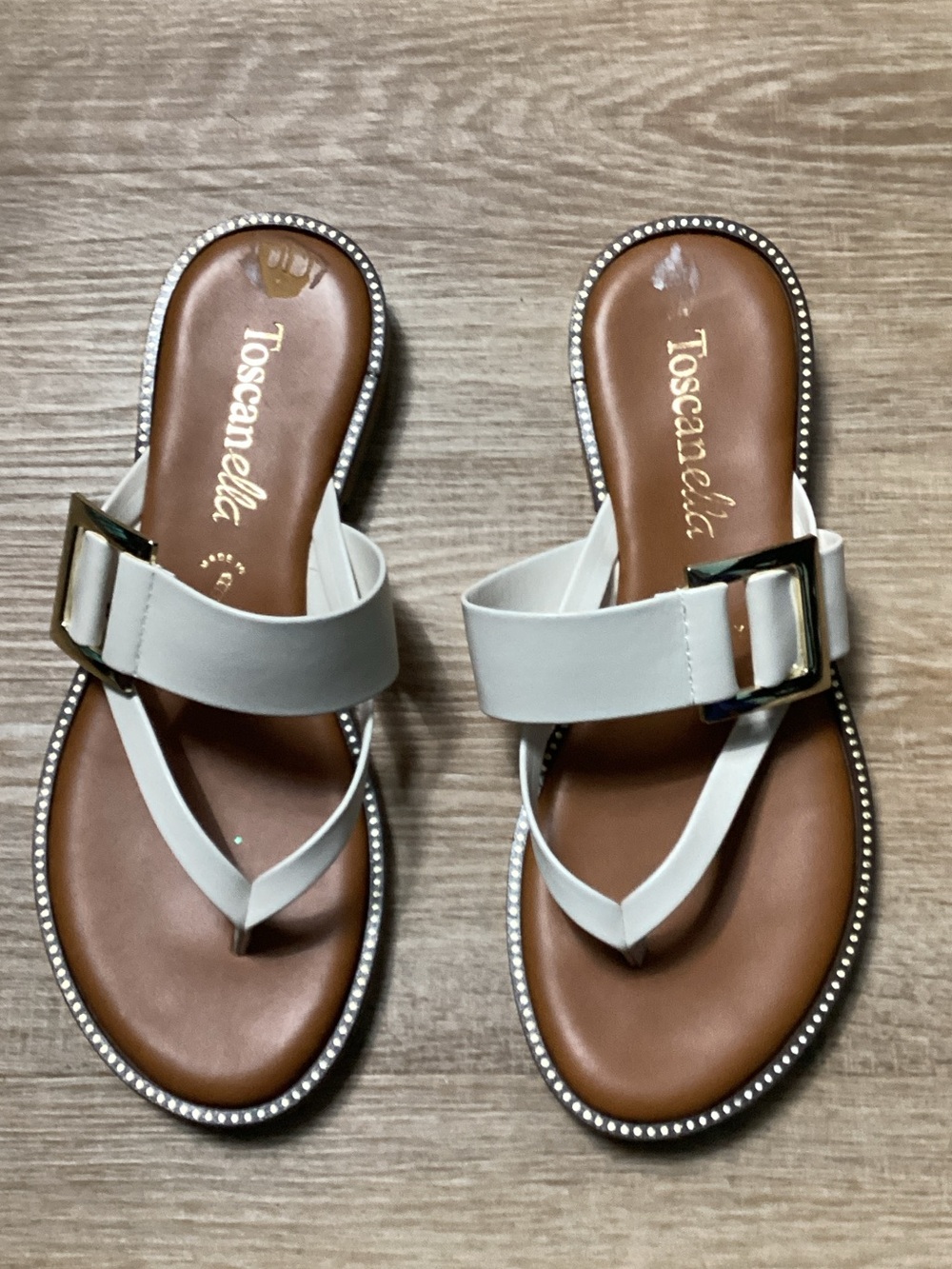 Toscanella White Buckle Thong Sandals Sz 8